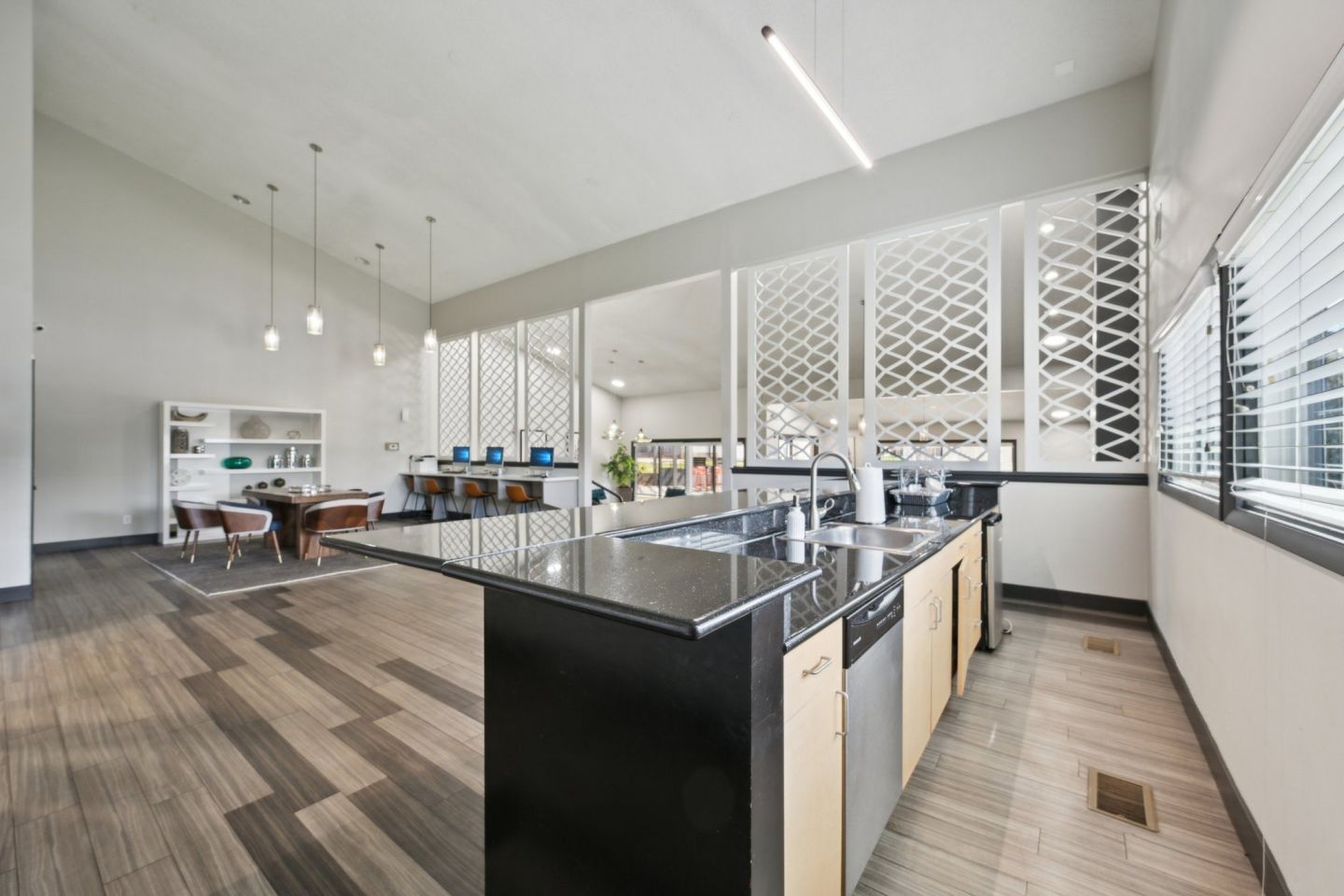 3300 Tamarac Image 21