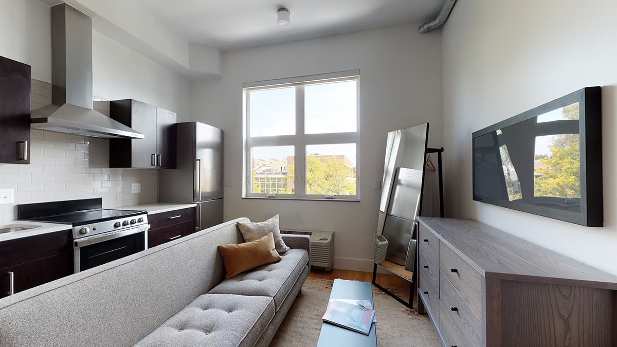 Studio 135 Image 20