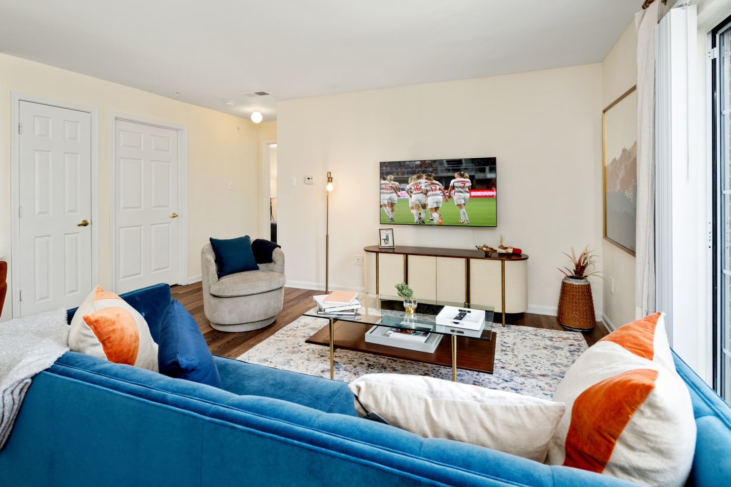 Senior Housing - Manchester Lakes Apartment Homes Image 10