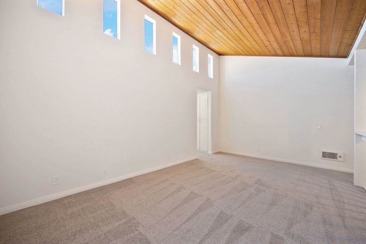 Elan Beachpointe Image 19