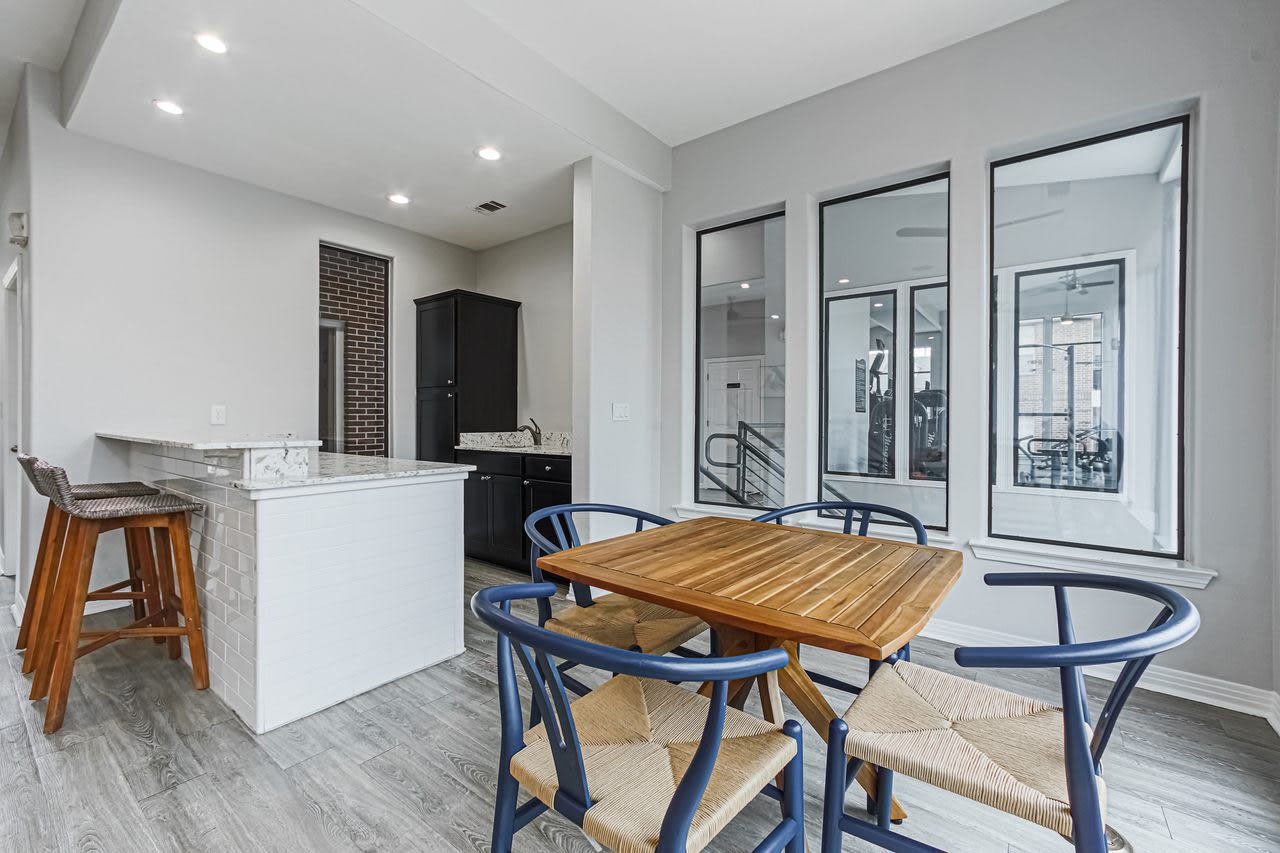 The Village at Bellaire Apartments Image 18
