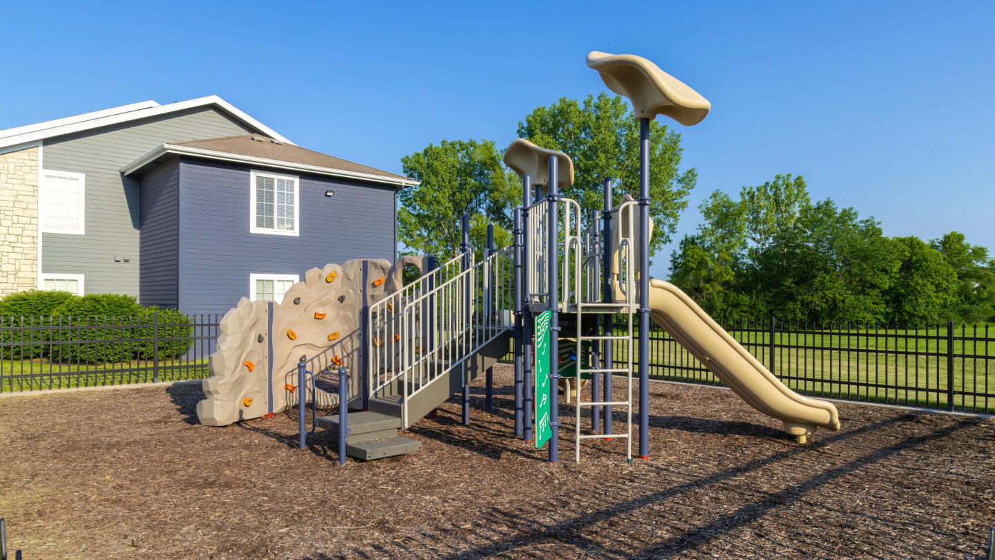 Emory Lakes Luxury Apartments Image 23