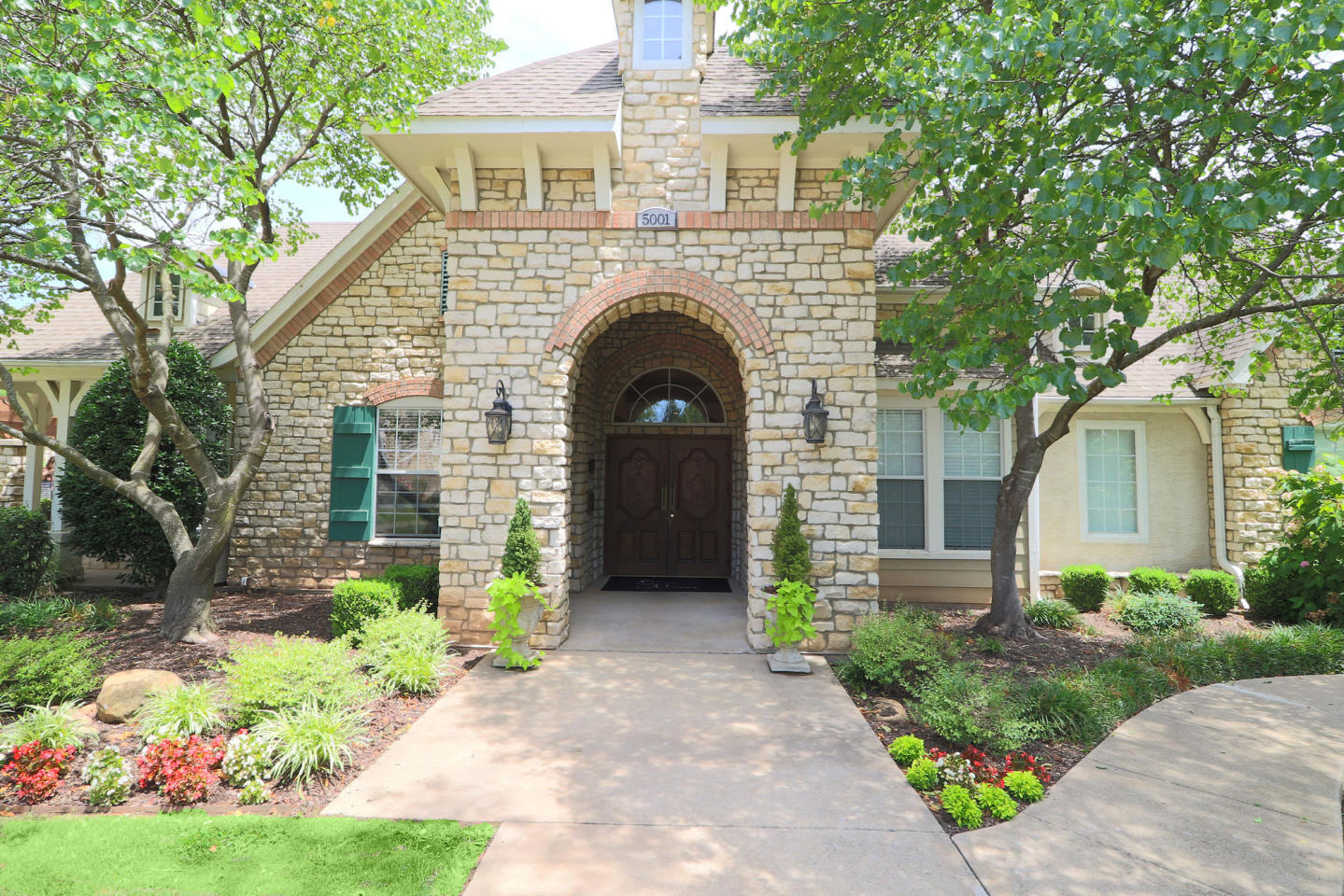Stone Manor Image 47