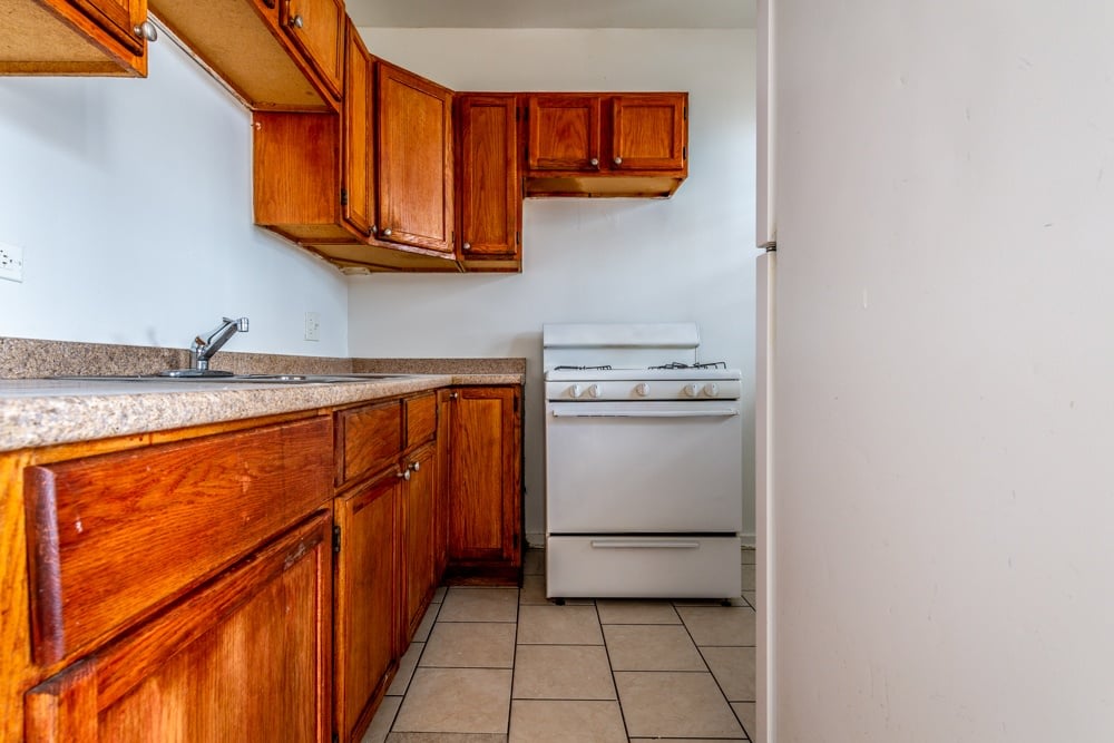 6829 S King Dr Image 2