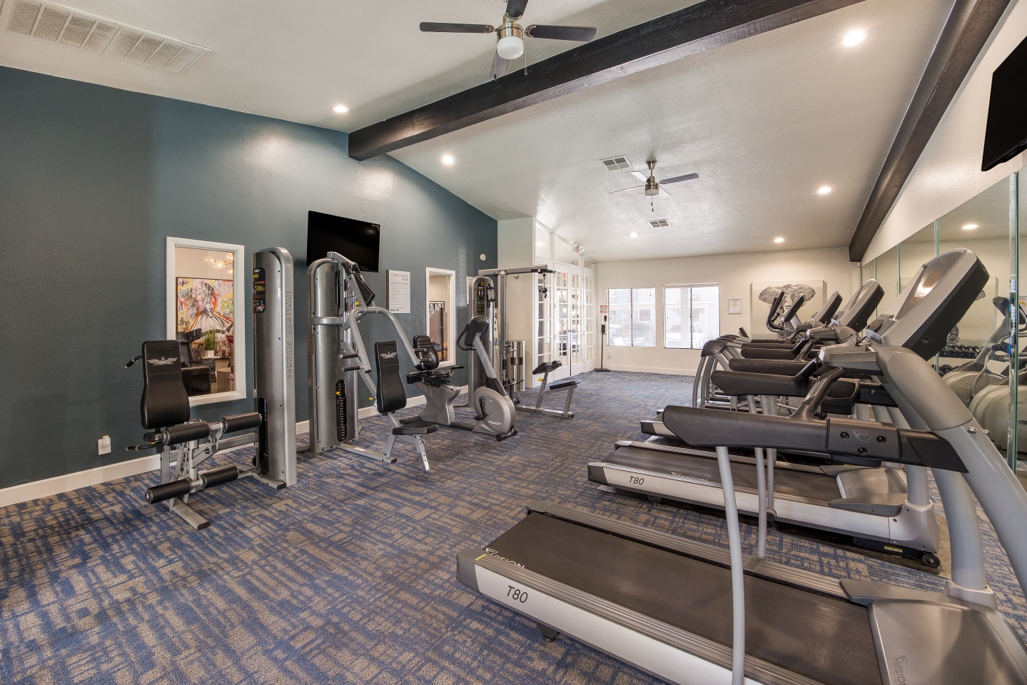 2900 Lux Apartment Homes Image 15