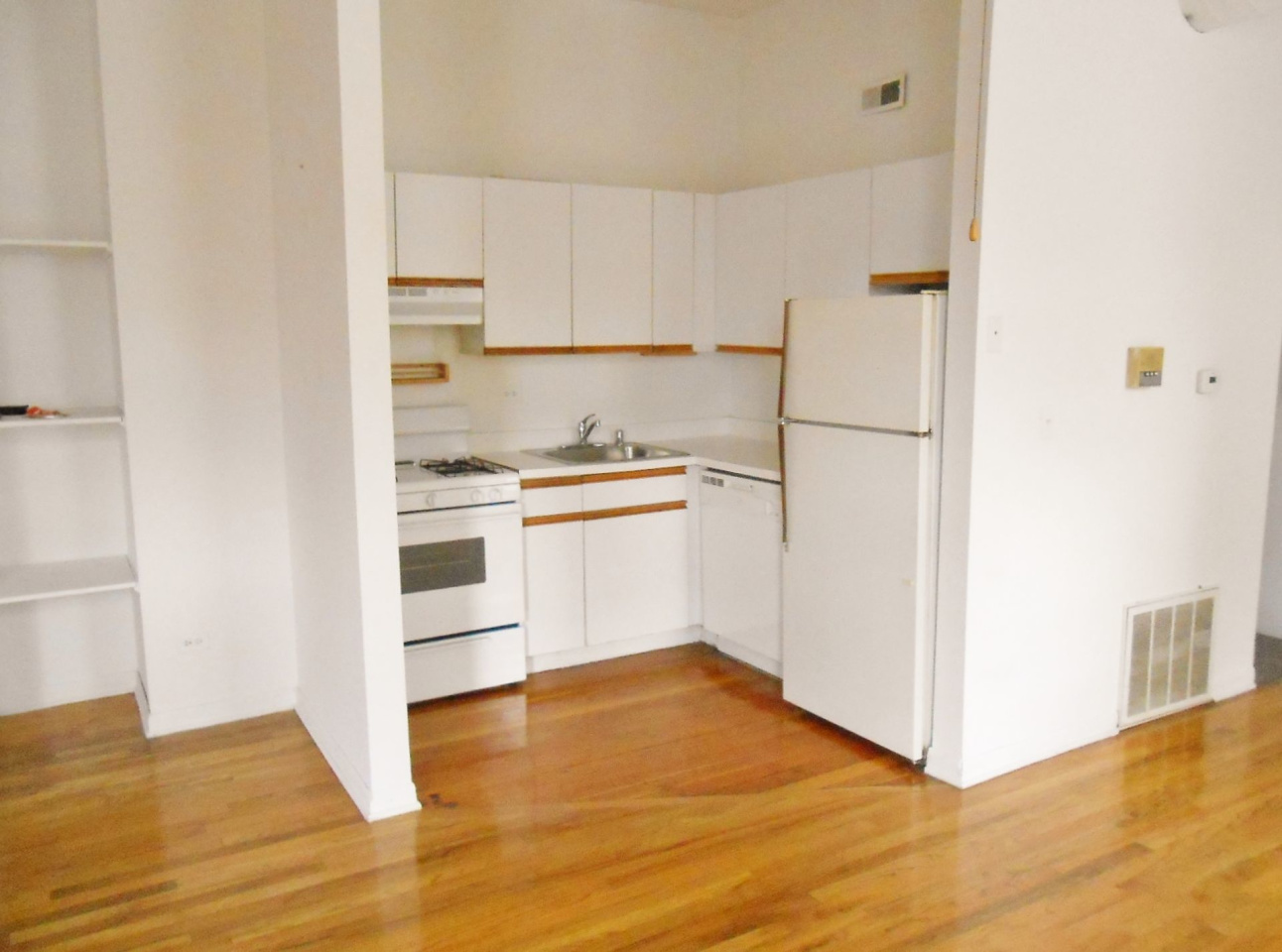 2047 North Hoyne Ave. Image 7