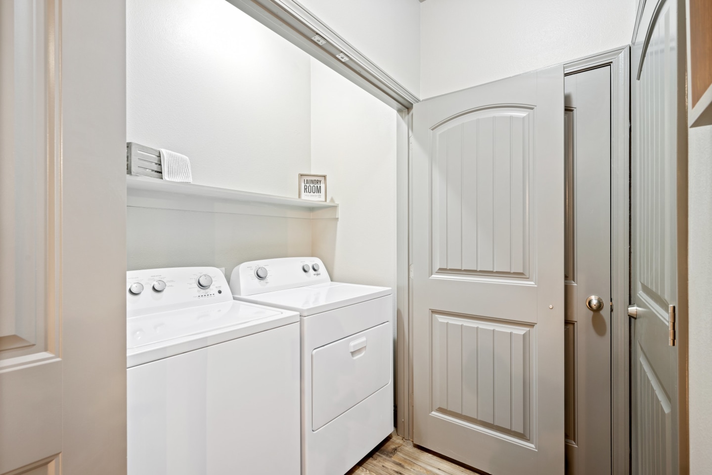 Lake Villas Apartments Image 15