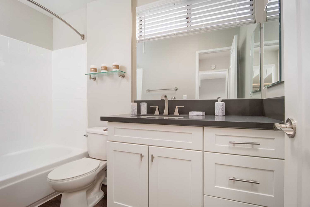 Los Robles Apartments Image 2