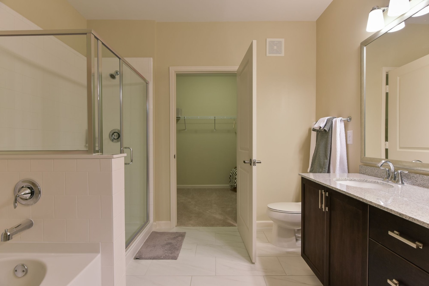 1105 Town Brookhaven Image 24