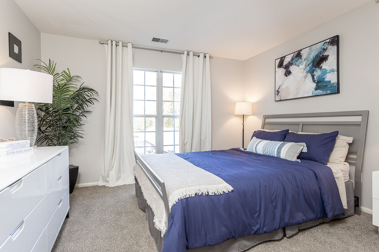 Lakeshore Apartments Image 21