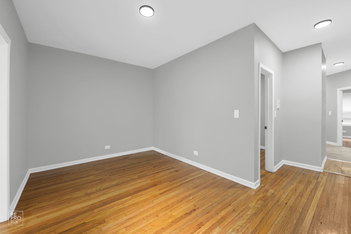 6101 S Langley Ave Image 14