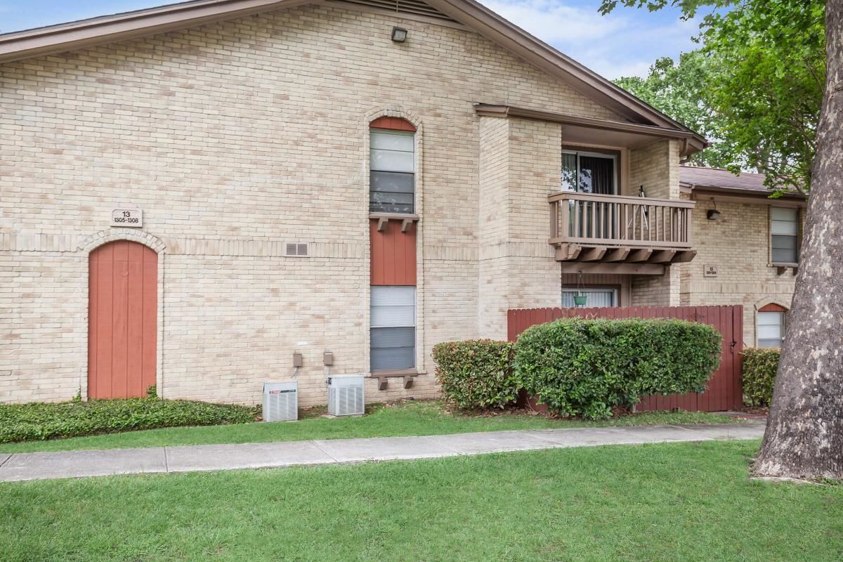 Forest Oaks Image 18
