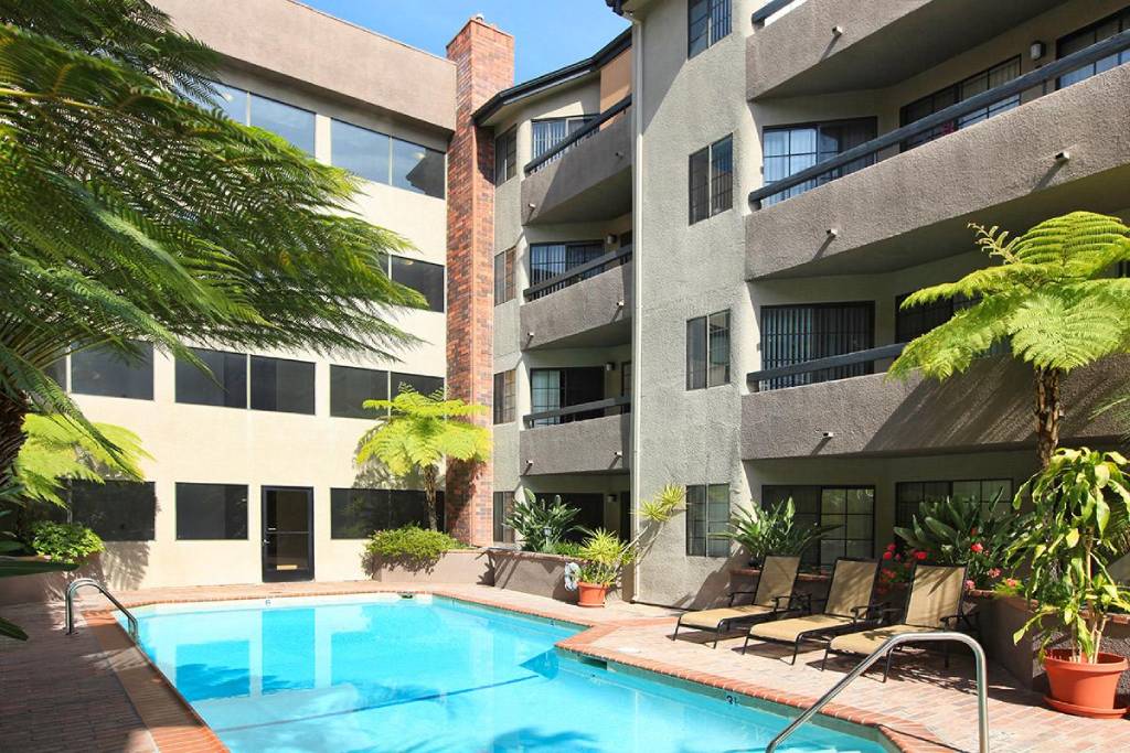 Savoy West Apartments Image 4