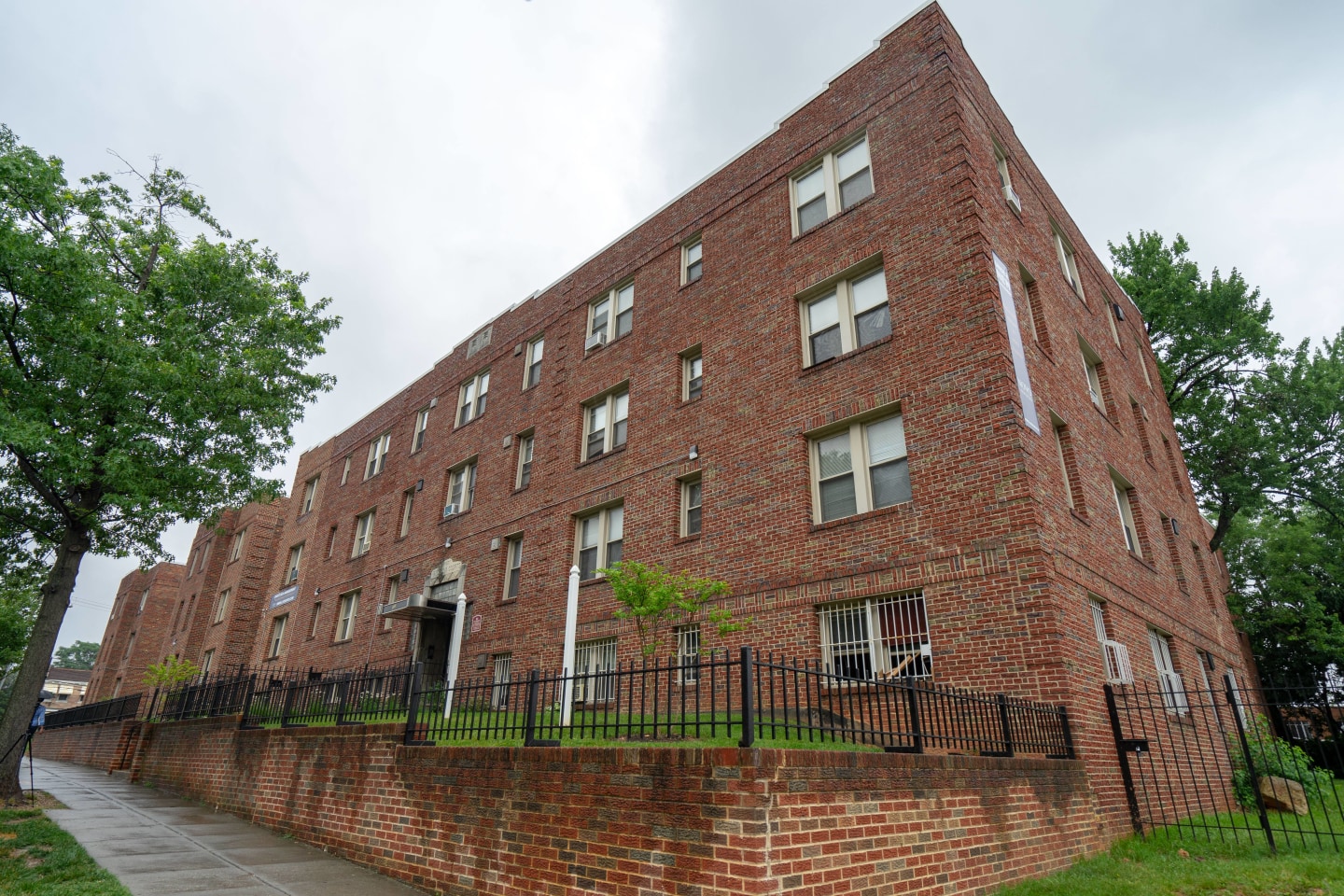 Panorama Courts Image 1