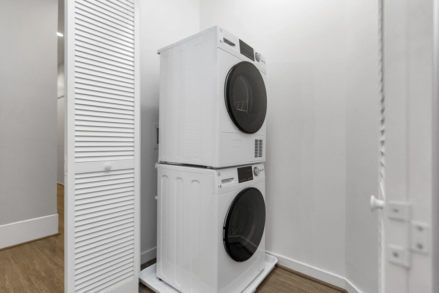1244 California Apartments Image 15