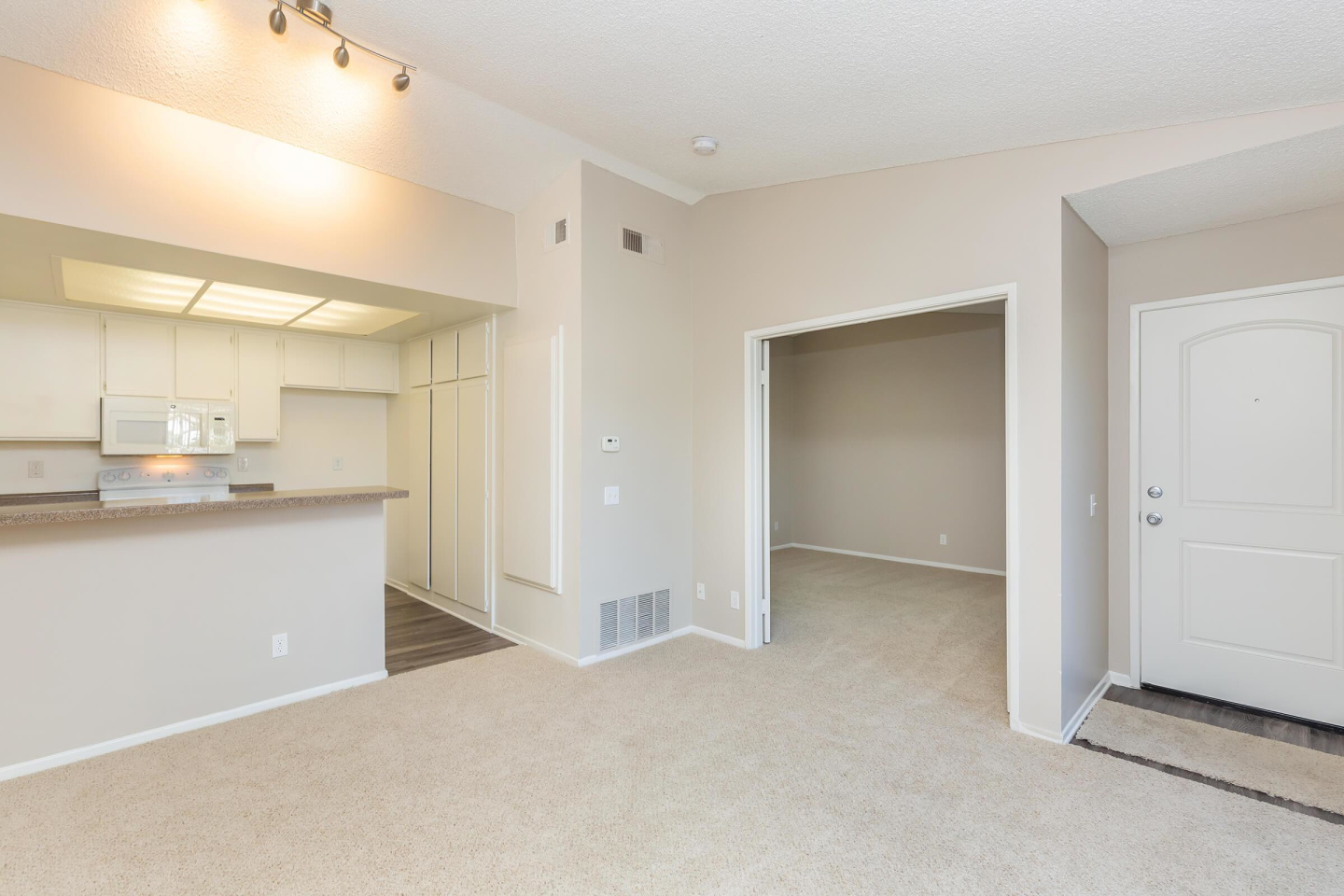 Emerald Court Apartment Homes Image 31