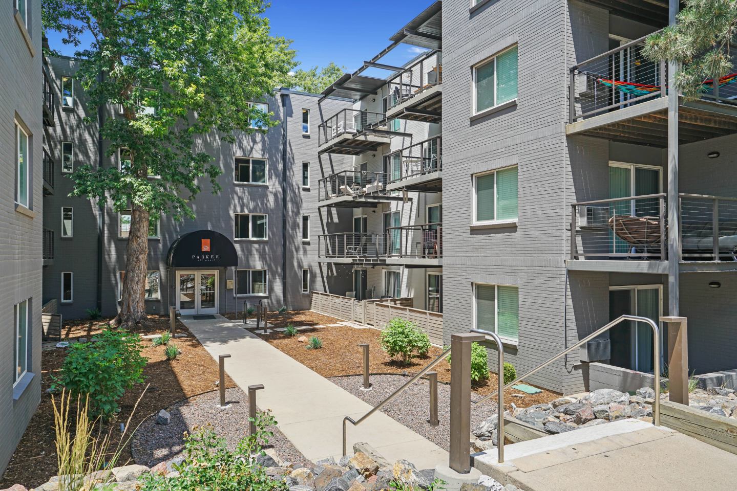 The Parker off Pearl Image 6