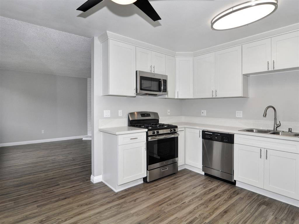 Orangewood Garden Apartments Image 7