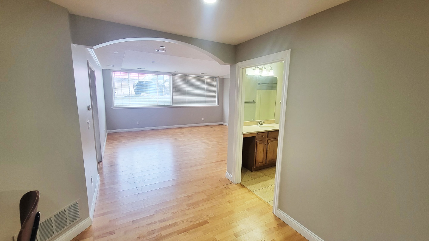 Suites on 933 Image 6