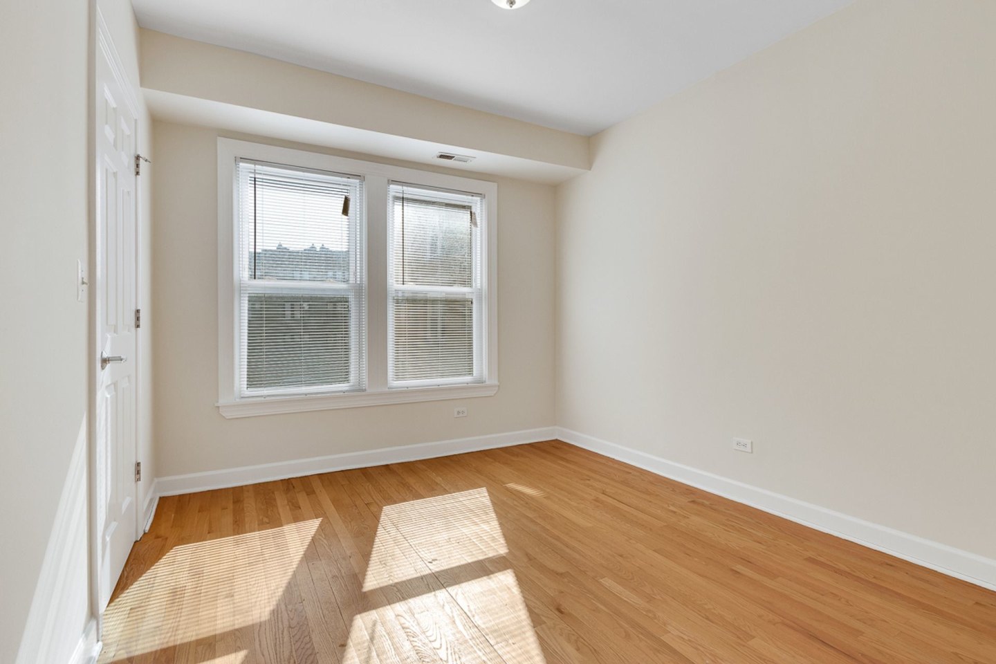 628 W. Roscoe Apt. Image 6