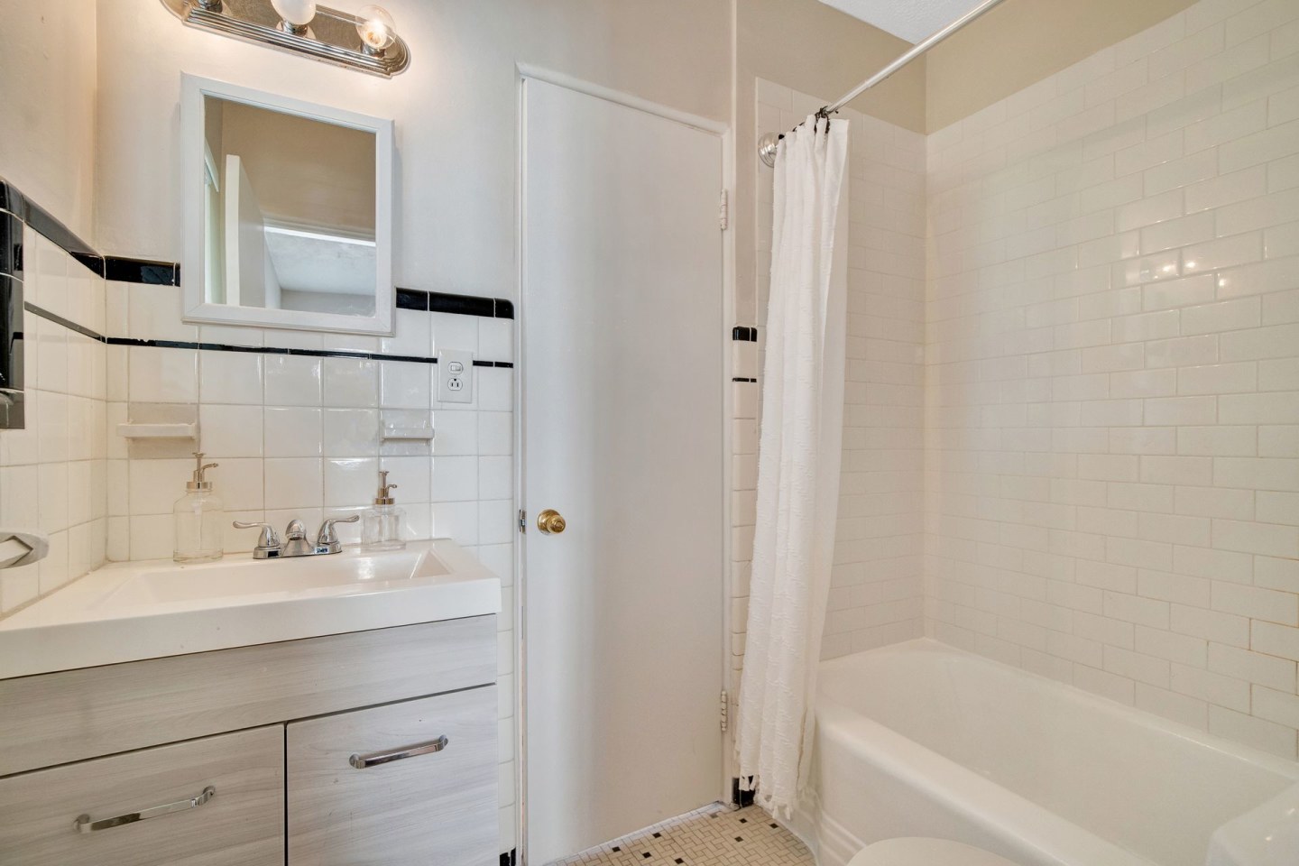 Park Lake Villas Image 3
