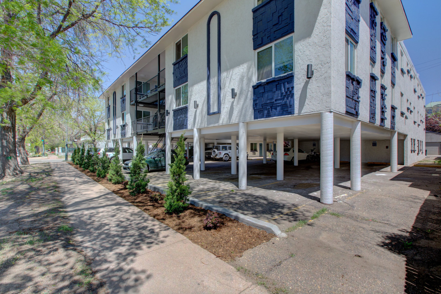 270 Lincoln Image 10