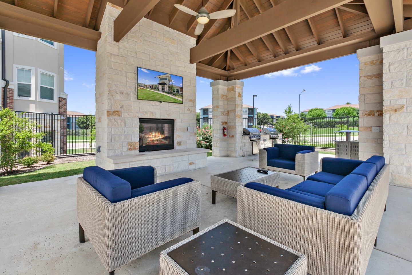 Sadler House Luxury Apartment Homes Image 38