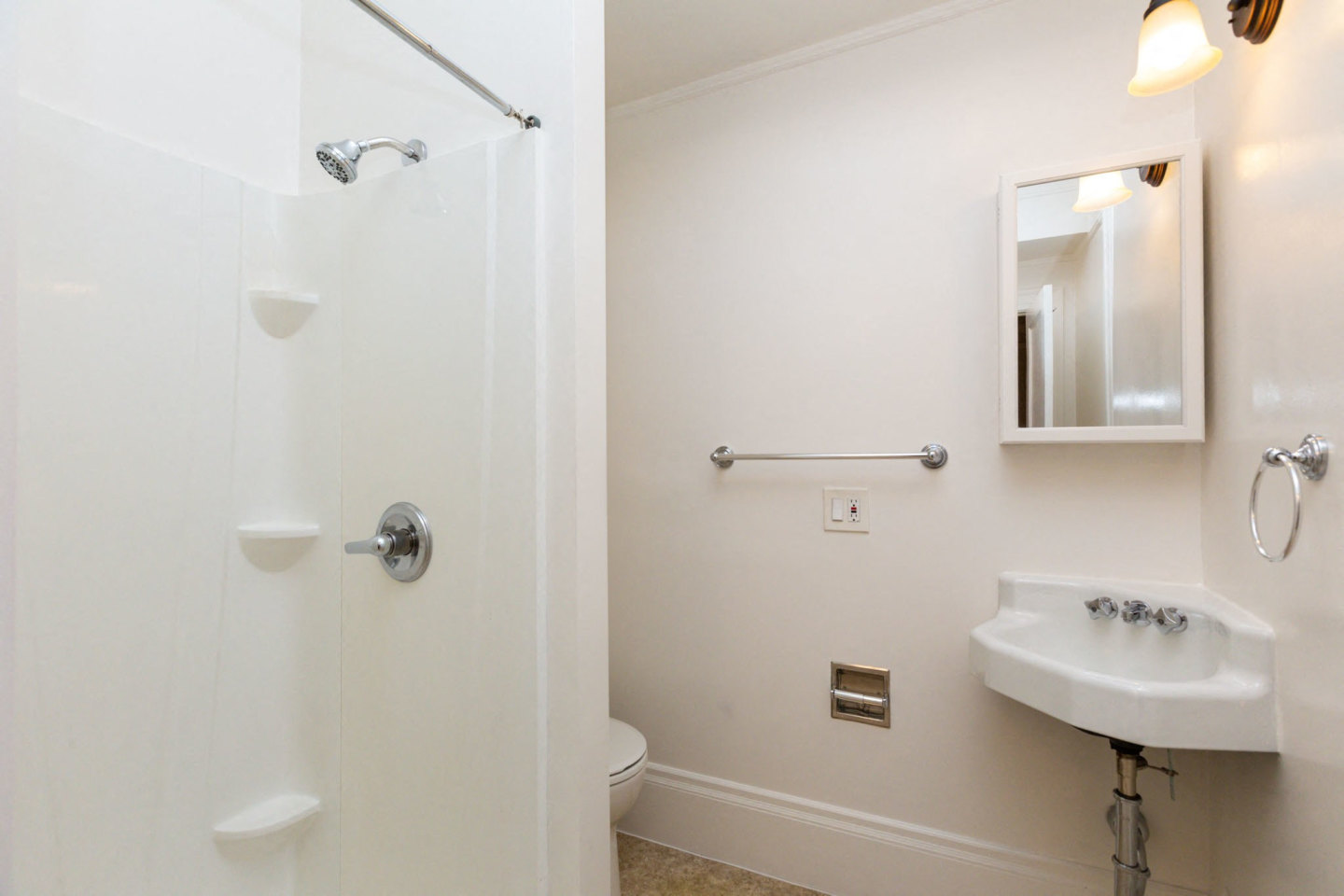 1369 Hyde Image 8