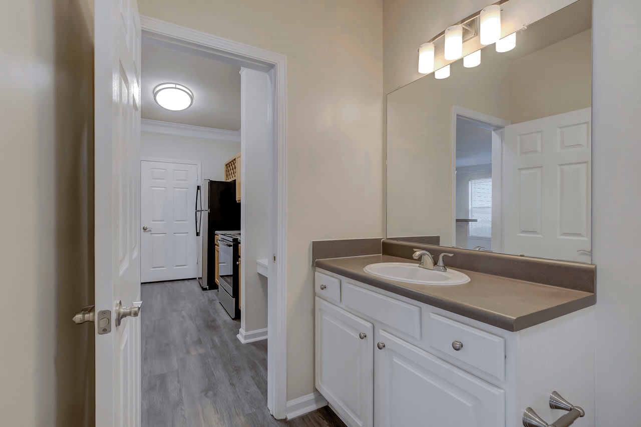 Lakeside at Town Center Apartments Image 8
