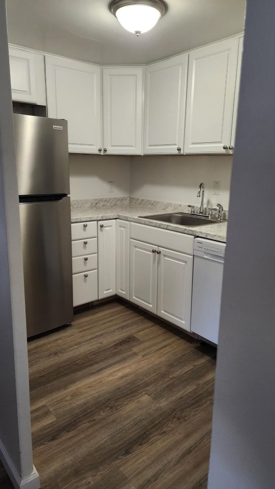 Country Club Apartments Image 13