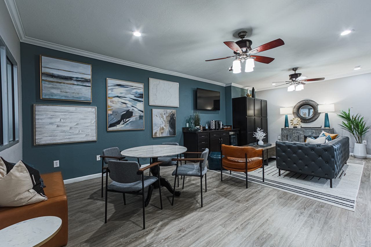 The Village at Bellaire Apartments Image 4