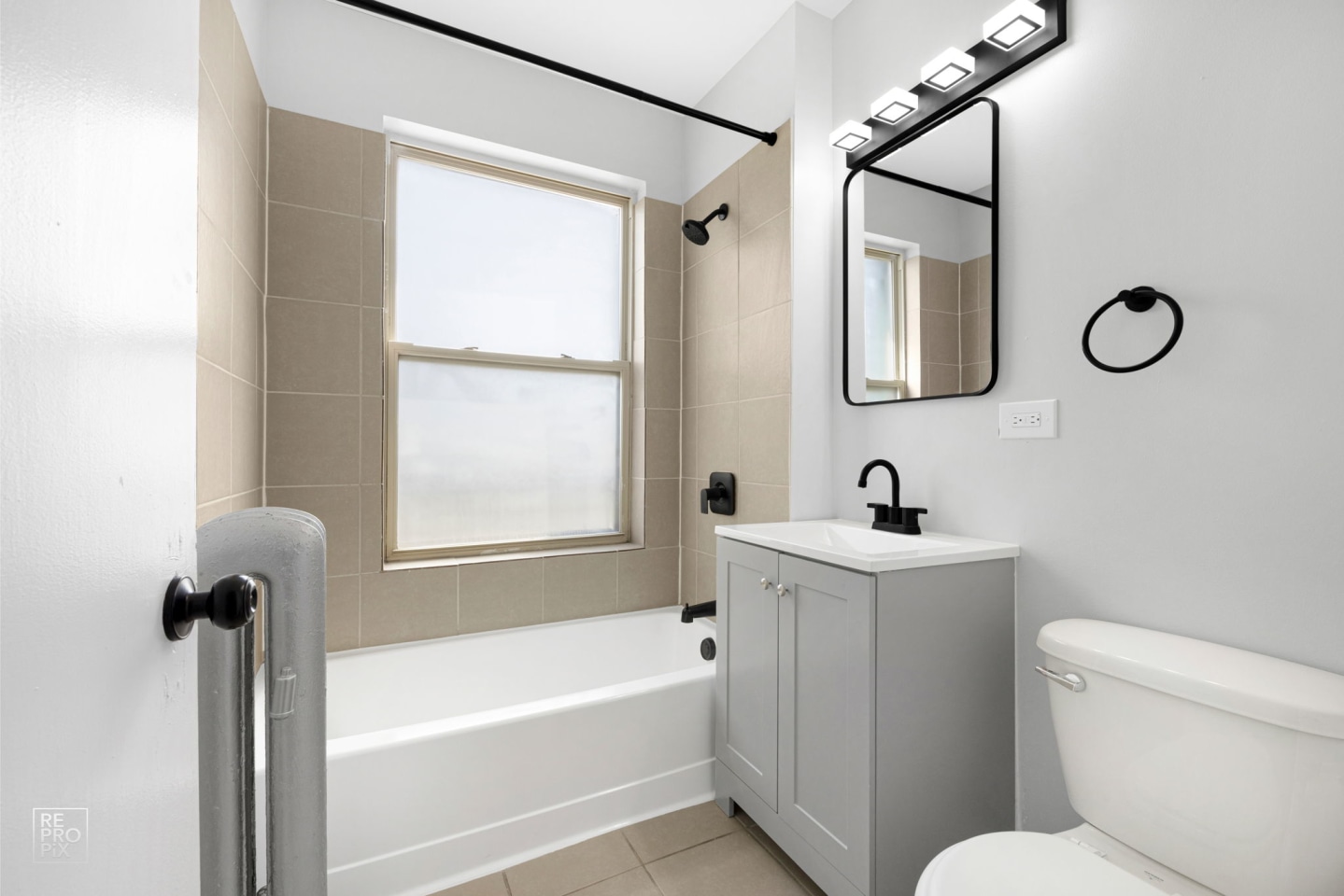 2838 E 91st Street South Chicago Apartments Image 3