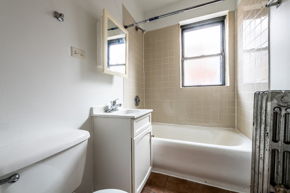8241 S Ellis Image 4