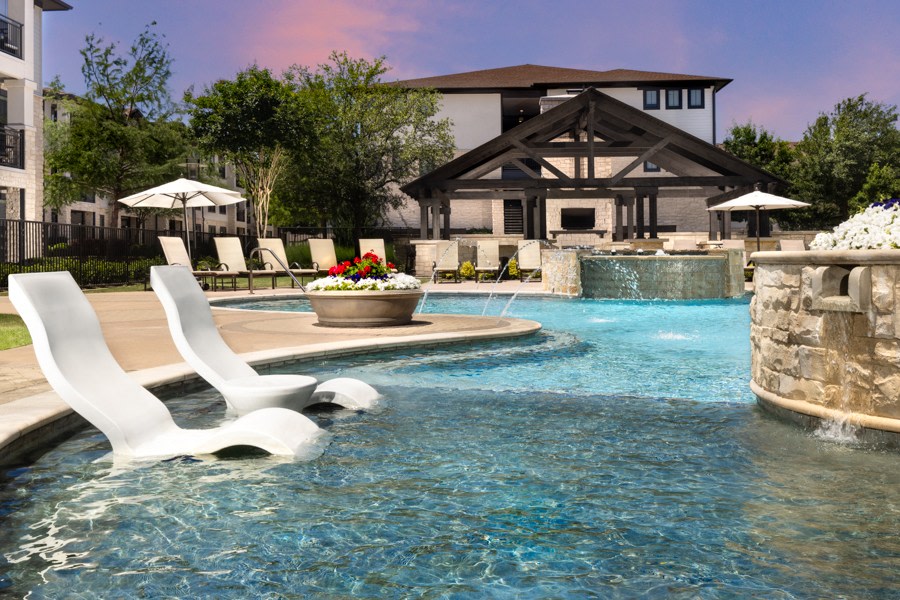 StoneLedge Apartments Grapevine Image 2