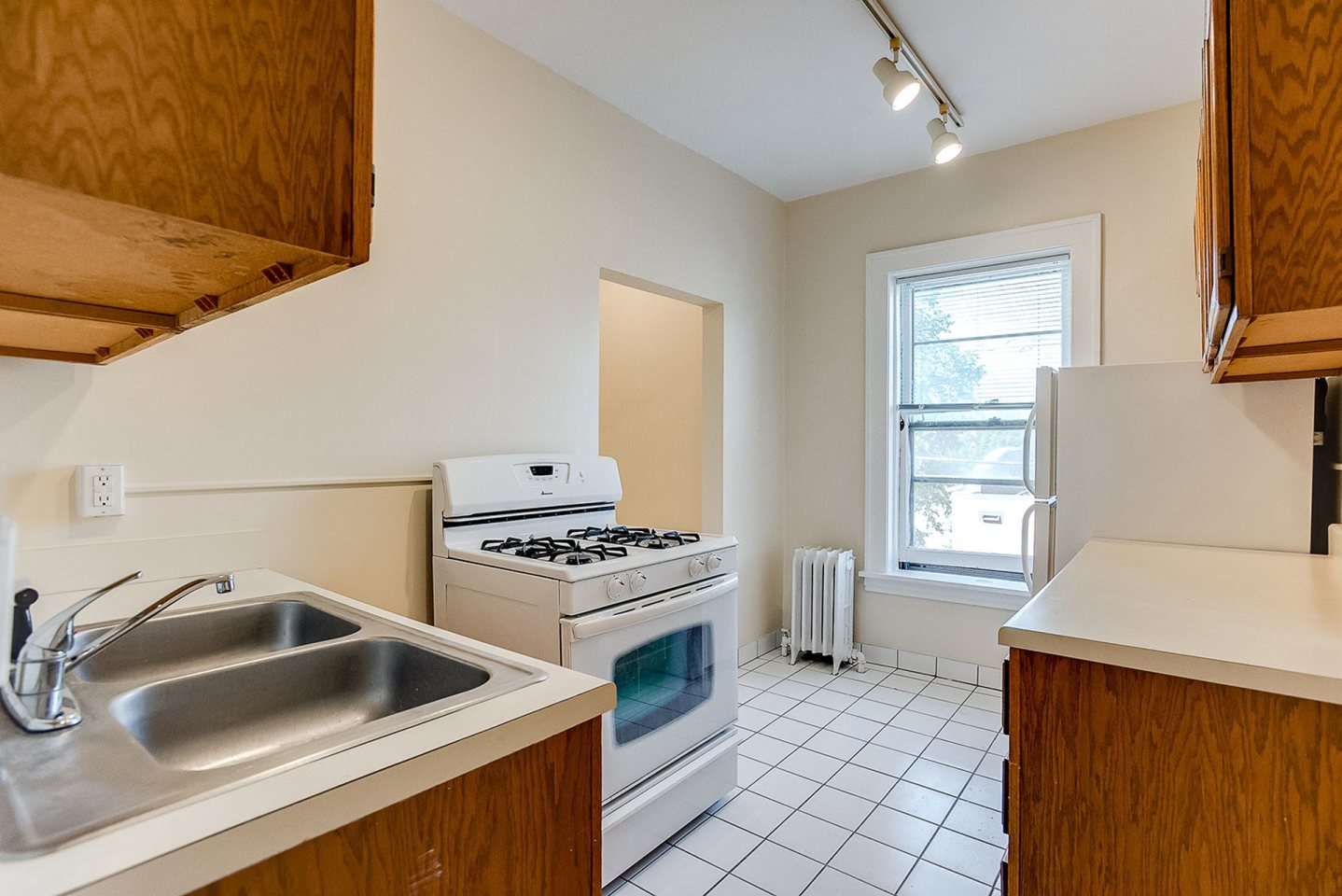 2124 Garfield Avenue South Image 10