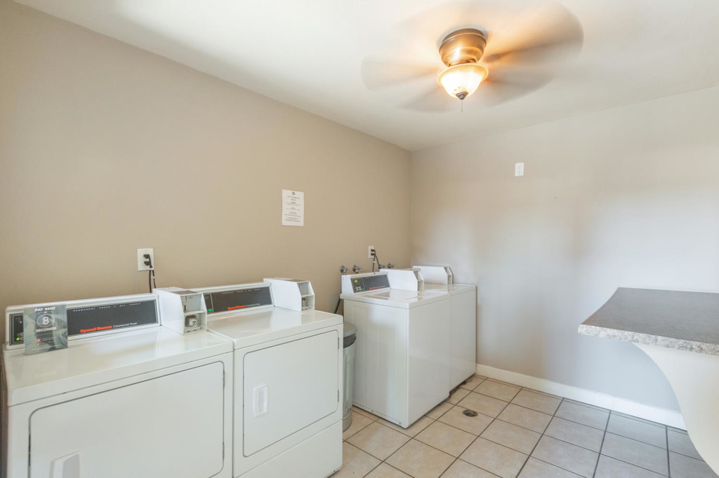 Elan the Palms Apartment Homes Image 15