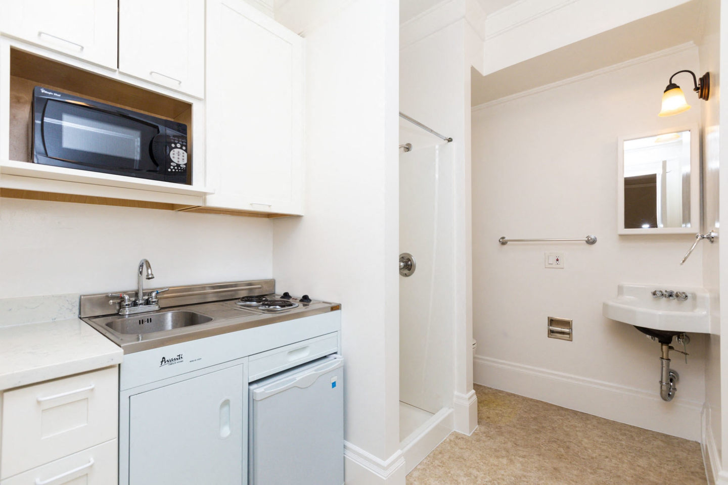 1369 Hyde Image 7