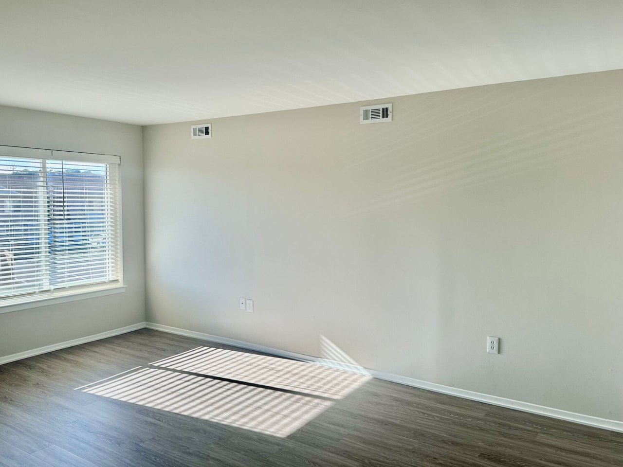 Lakeside Apartments Image 17