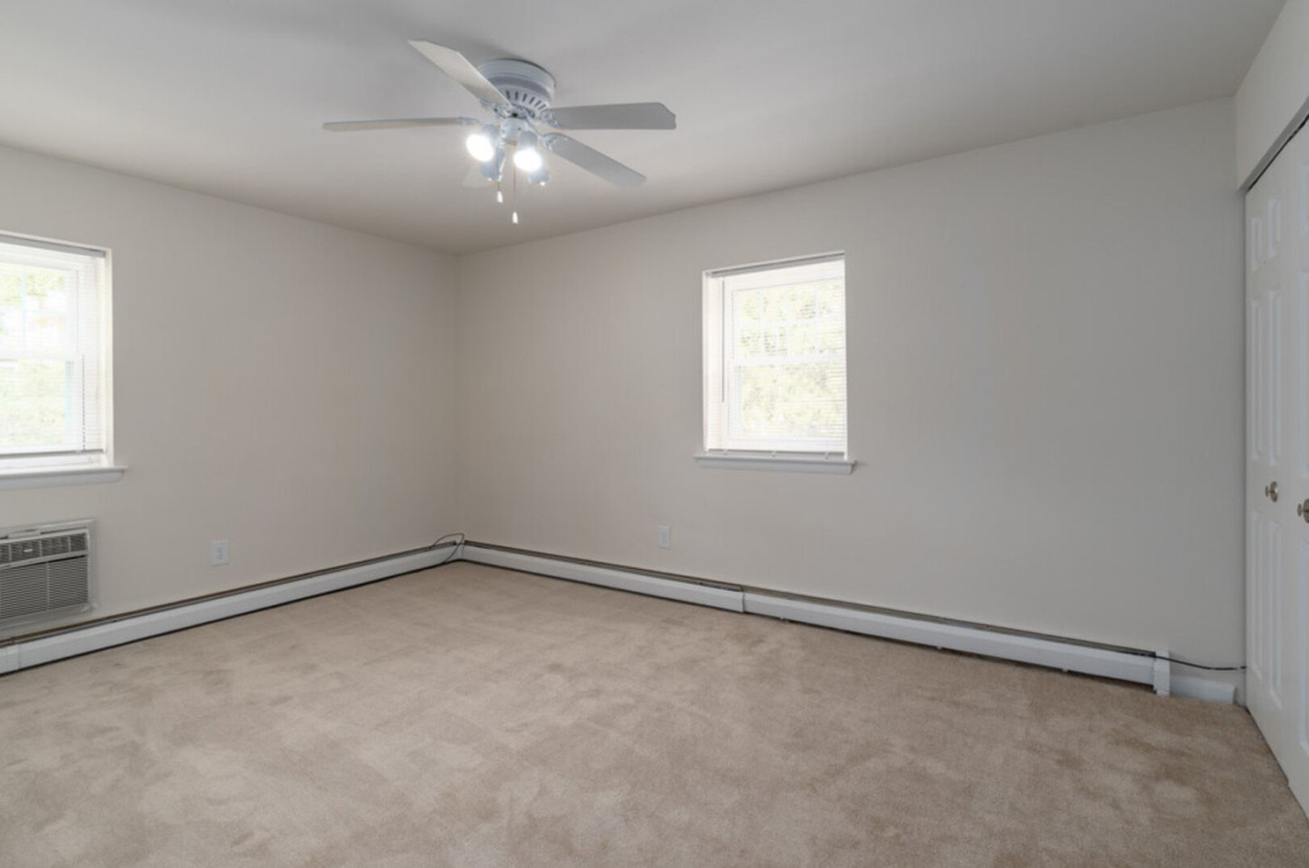 Spruce Court Apartments Image 15