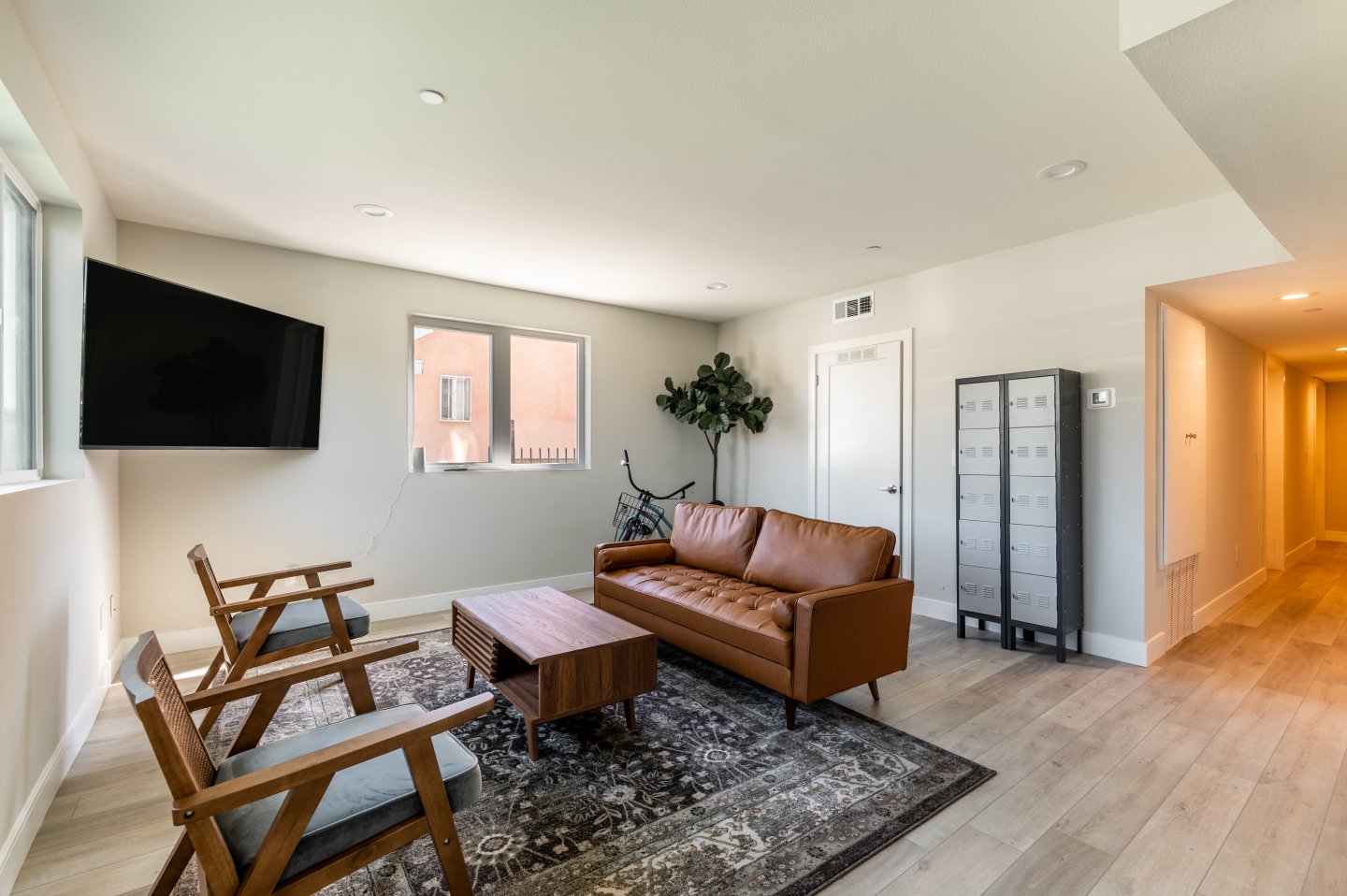 1458 37th Place - Co-Living Image 2