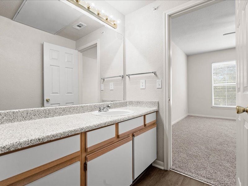 Crescent Apartments Image 30