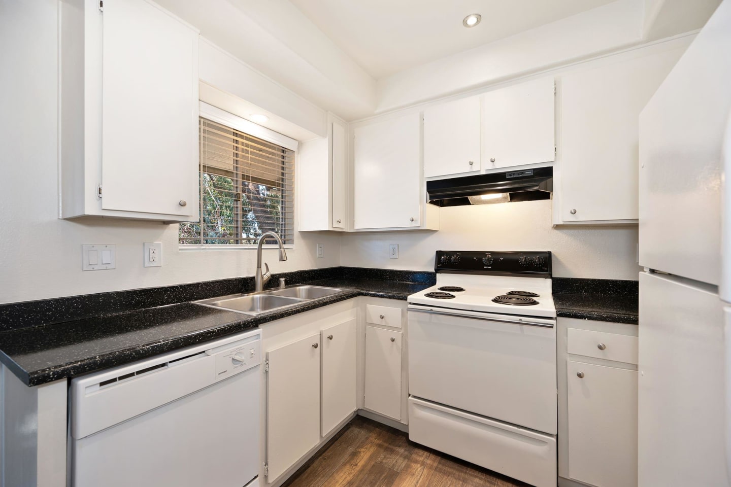 Elan Beachpointe Image 15