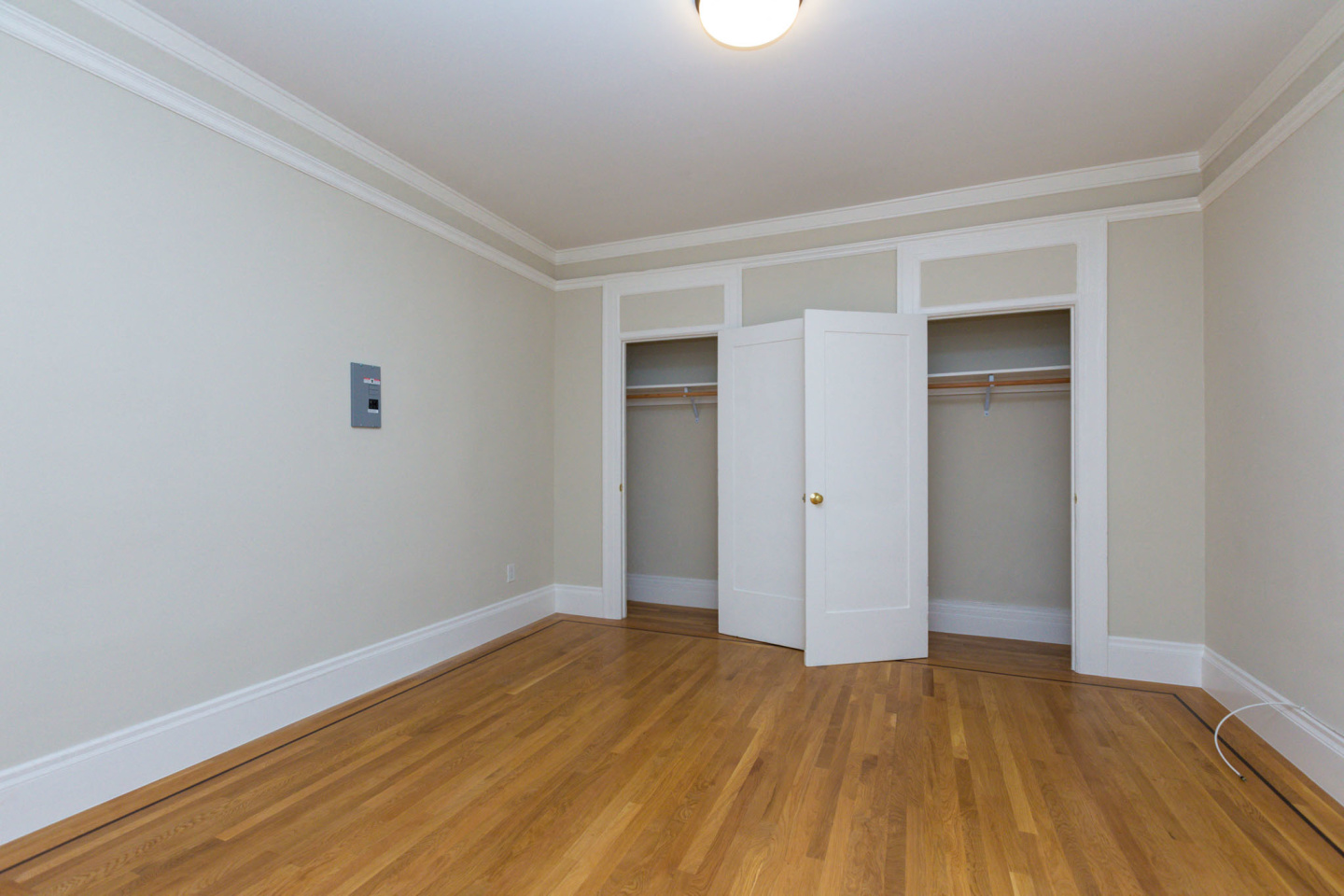 1369 Hyde Image 4