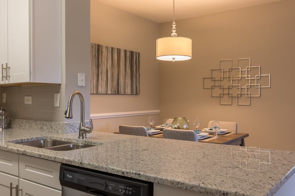 Woodlake Apartments Image 8