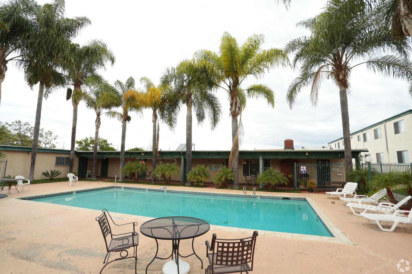 Foothill Courtyard Image 2