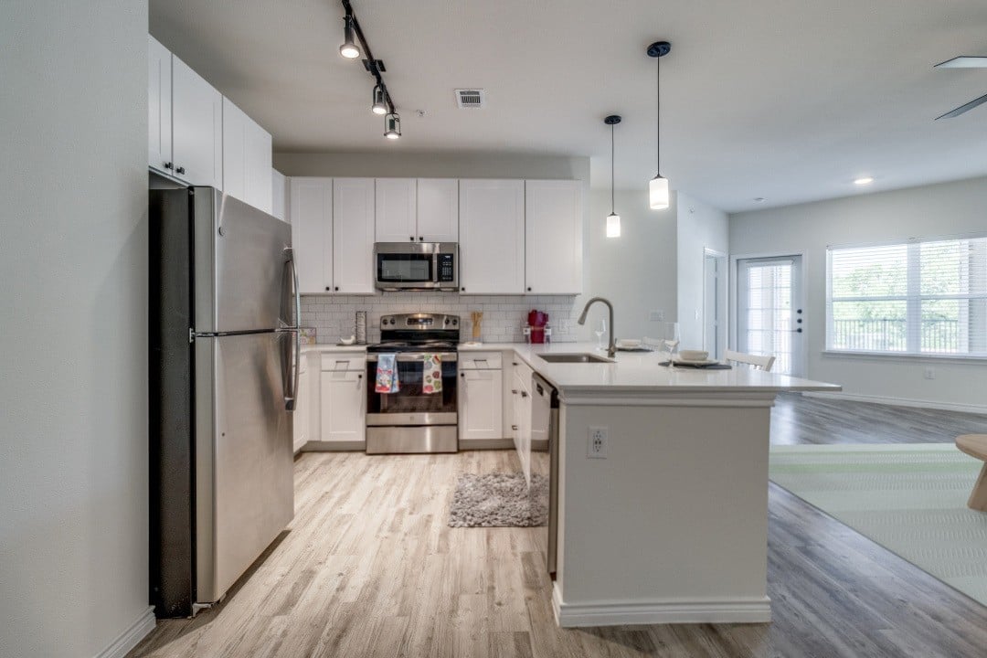 Residence at Gateway Village Image 27