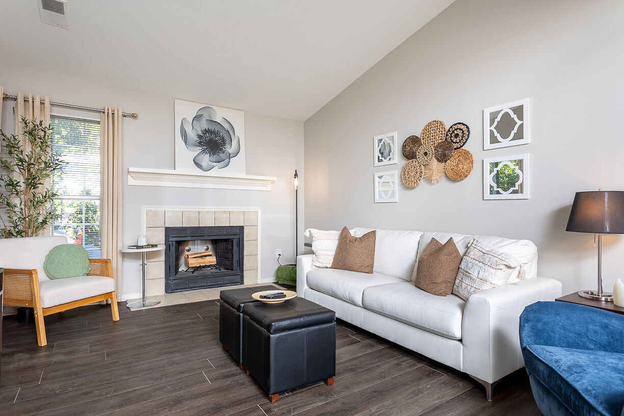 Lakeshore Apartments Image 3
