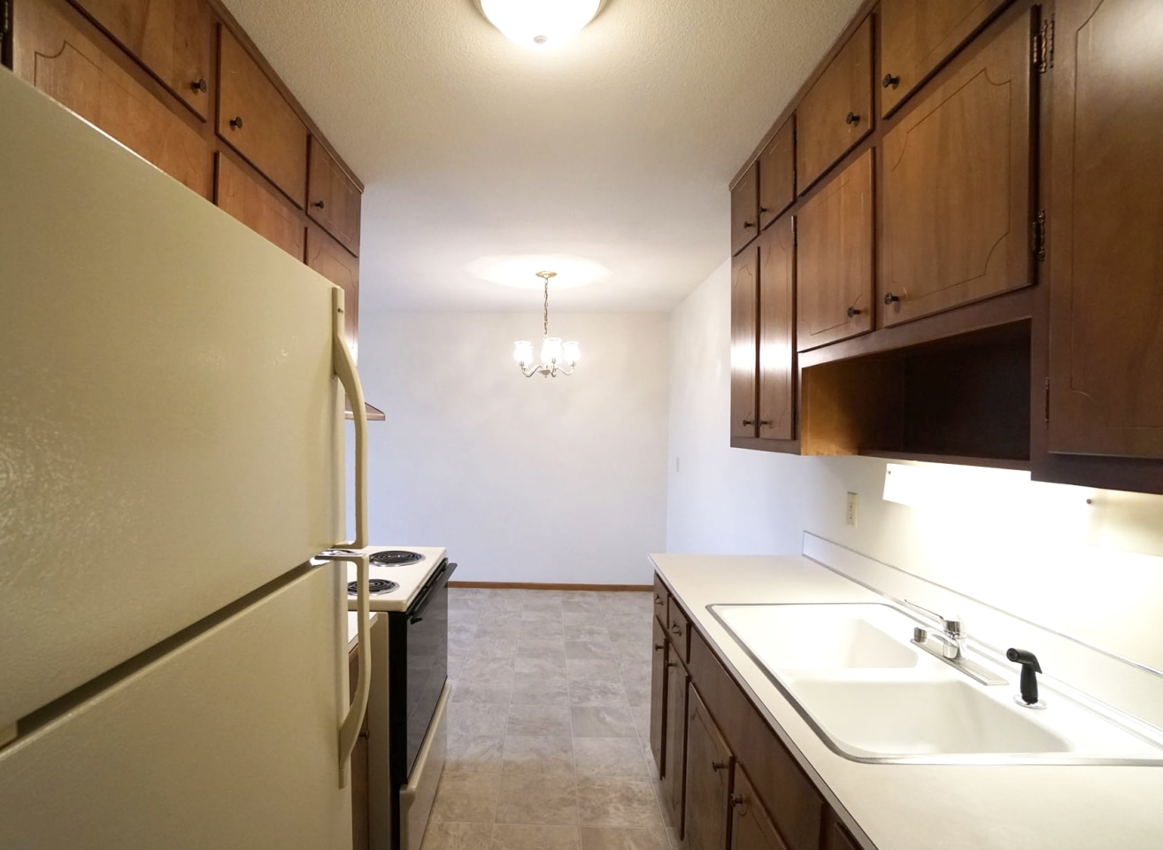 Colonial Terrace Image 13