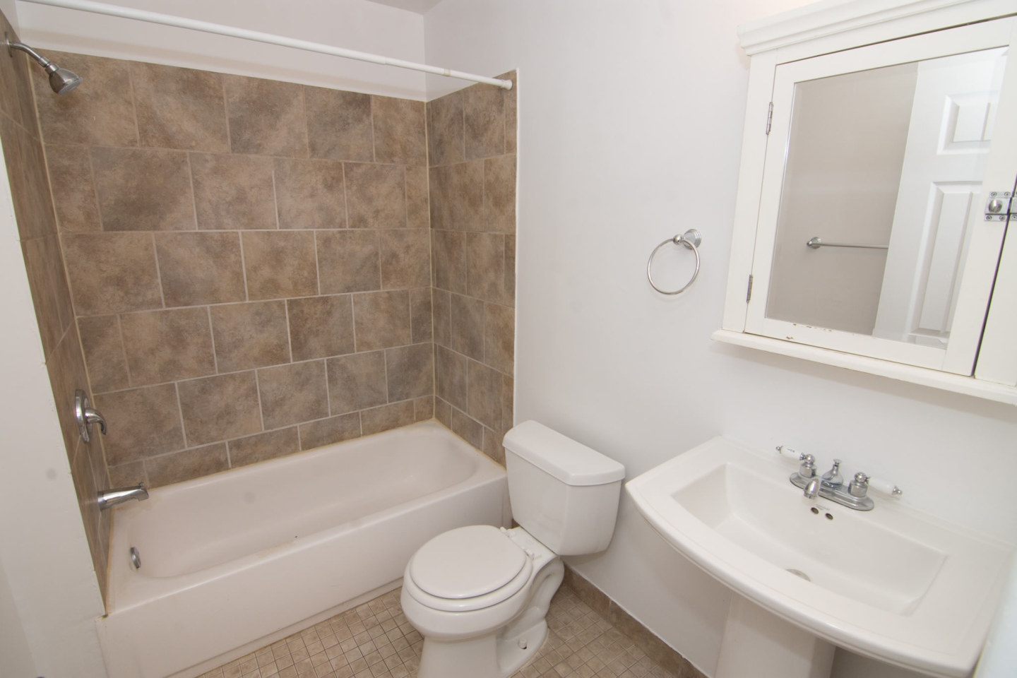 2741 Pillsbury Image 13