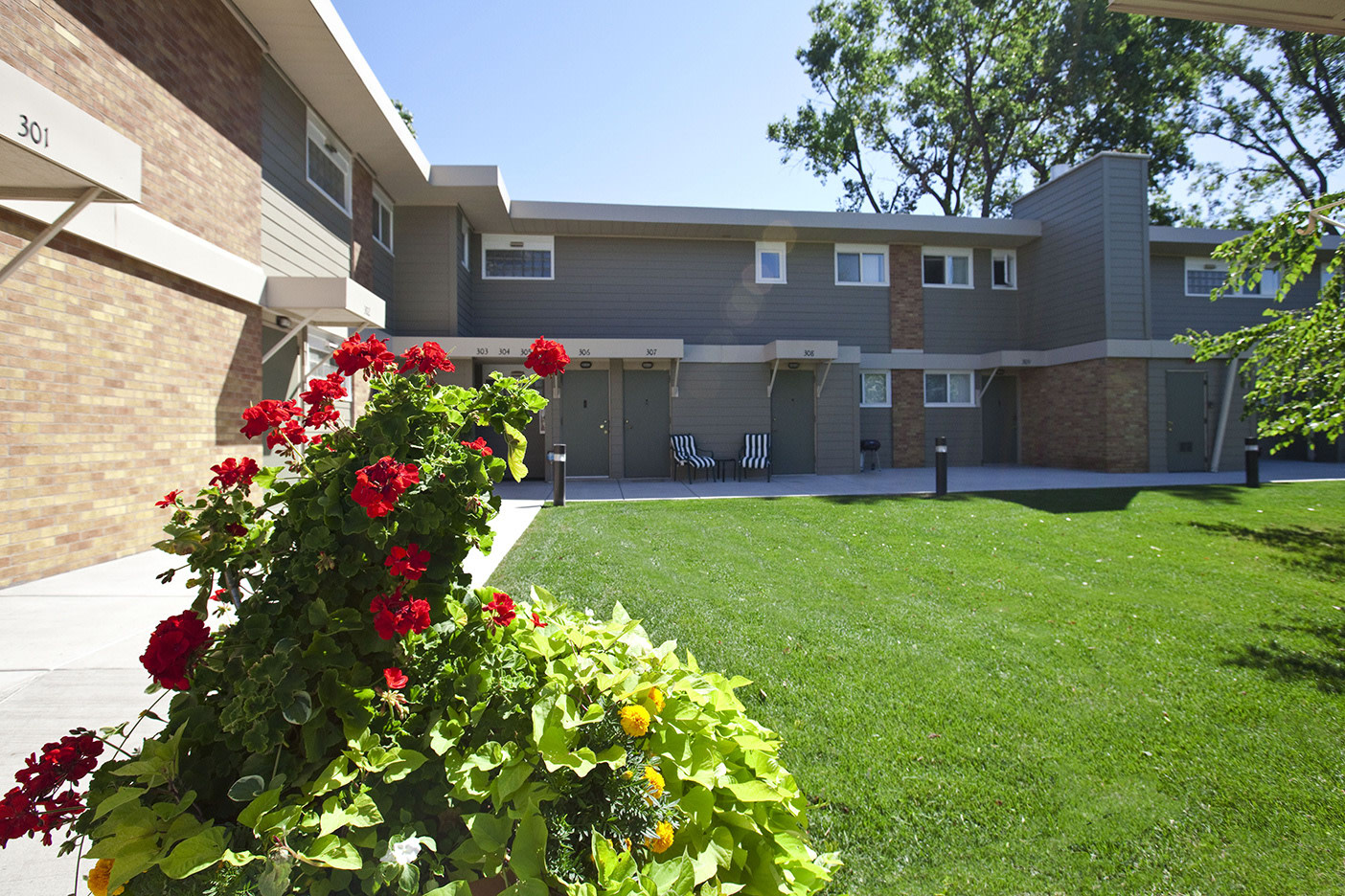 Valley Village Apartments Image 14